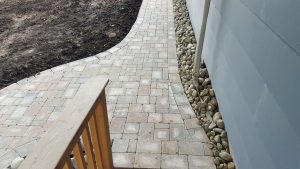 sidewalk-by-house-pavers